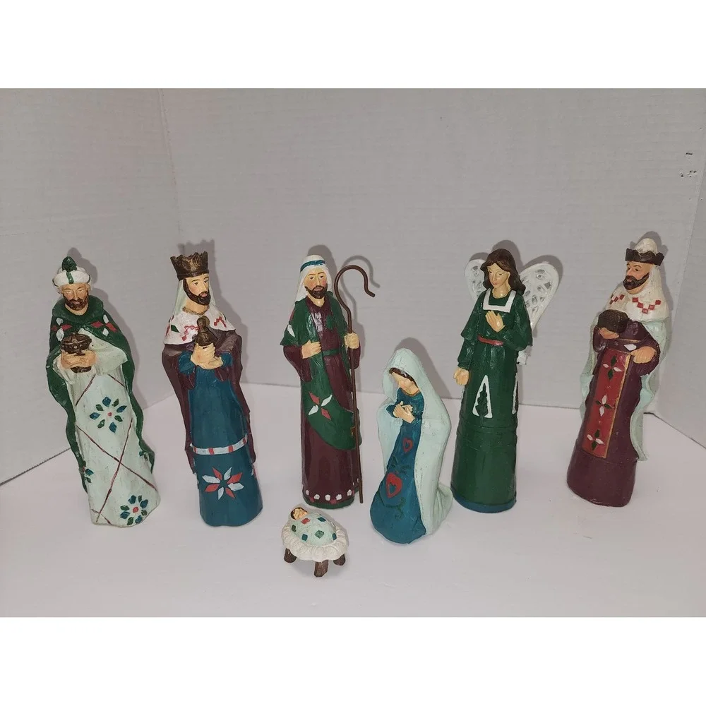 Kirkland Carved Resin 7 piece hand‎ painted Nativity set